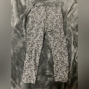 Athleta salutation stash pocket II textured 7/8 tights with pockets